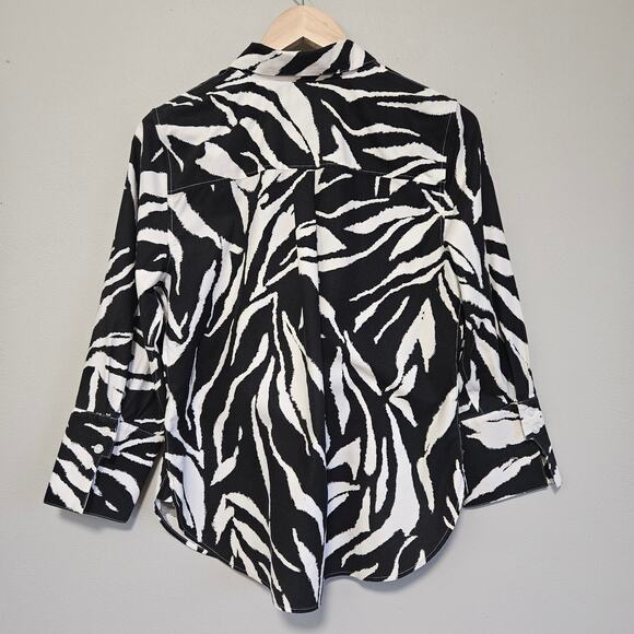 Chico's Button Down Top Size 6 Black White Zebra Minimalist Professional Stretch - Picture 4 of 9
